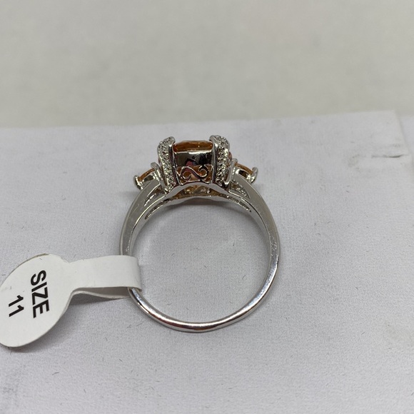 Beautiful sterling ring with light orange color glass stones - Picture 7 of 9